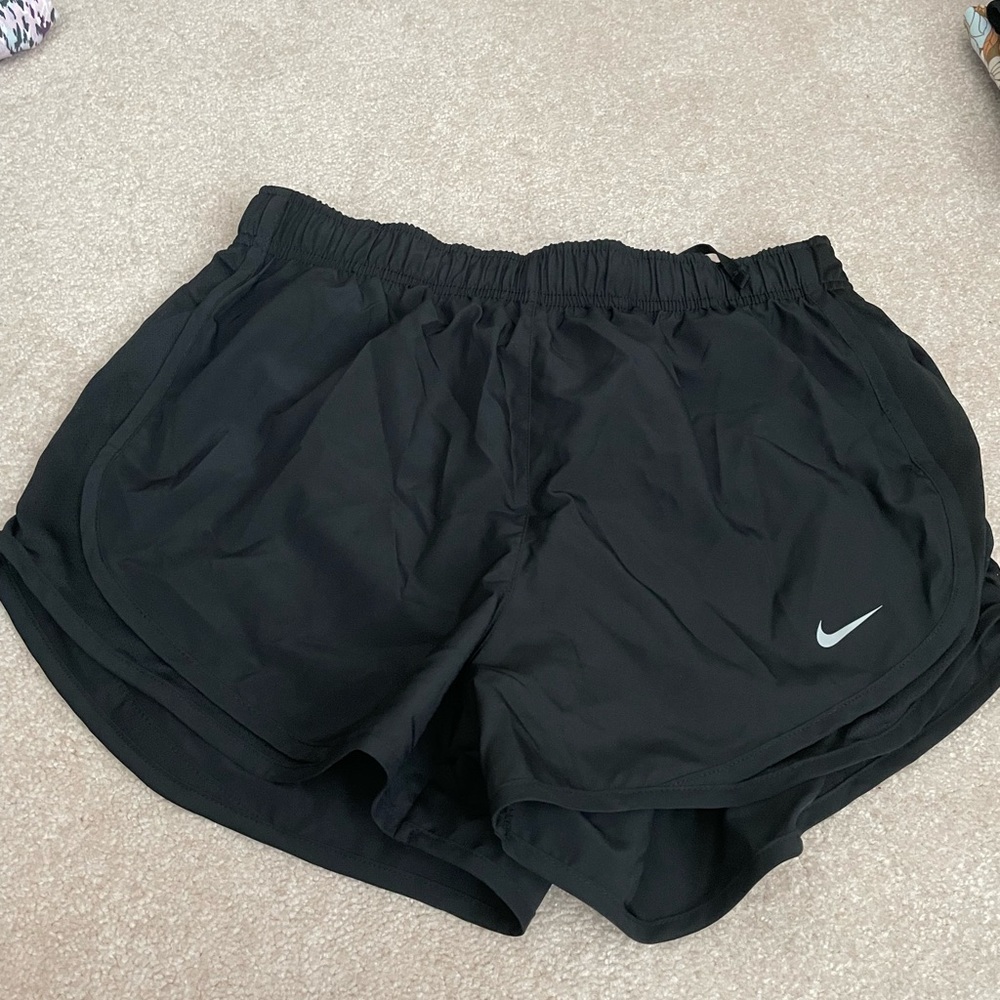 nike dry fit women’s shorts barley worn size medium